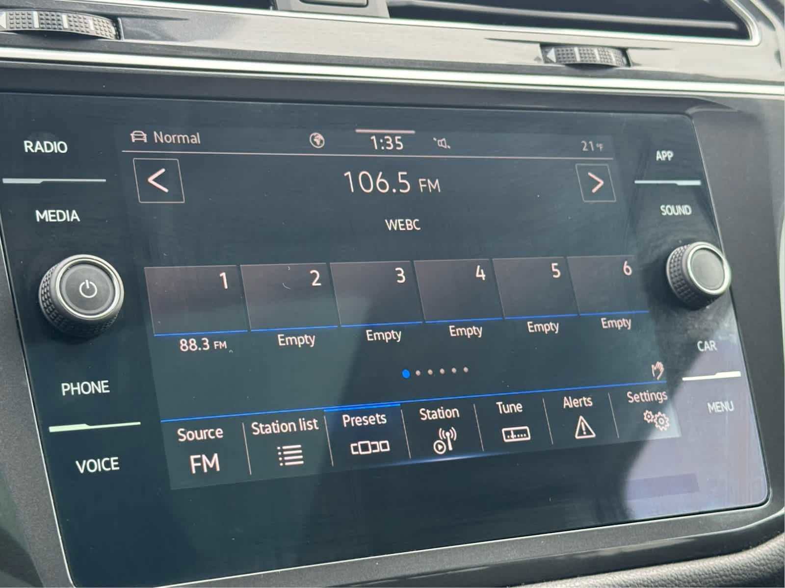 Certified 2024 Volkswagen Tiguan SE image 42