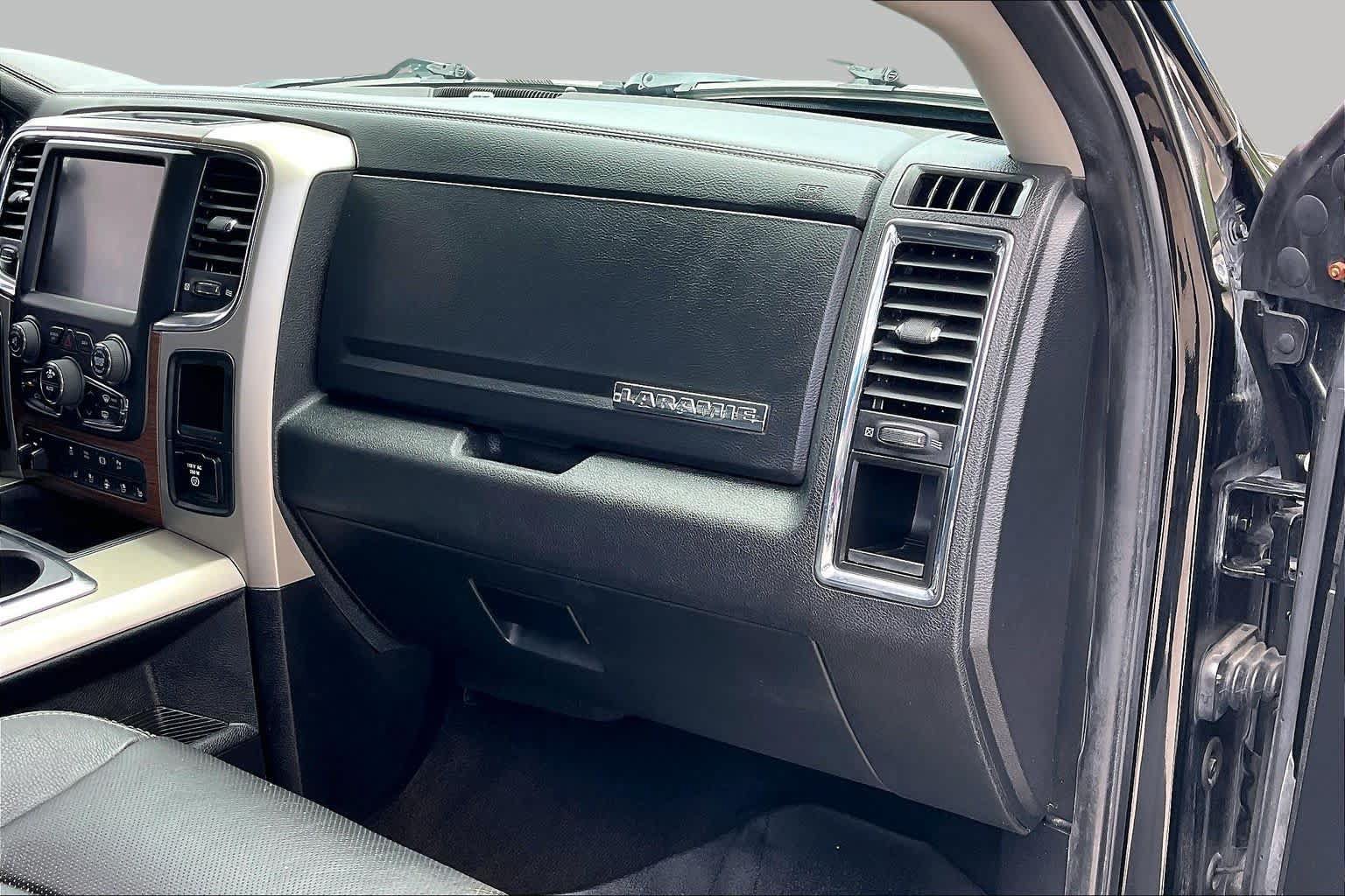 Used 2014 RAM 2500 Laramie w/ Black Appearance Group AWD/4WD image 17