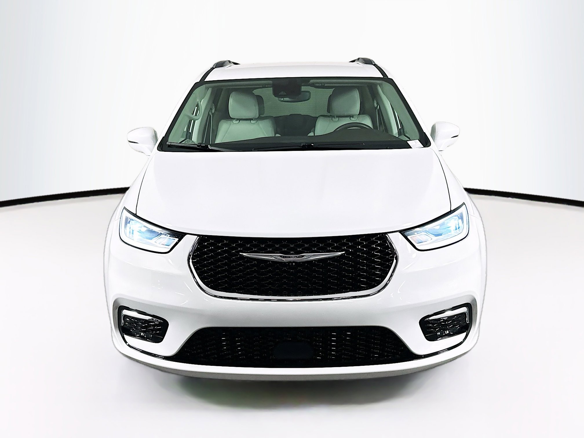 Used 2021 Chrysler Pacifica Touring-L image 2