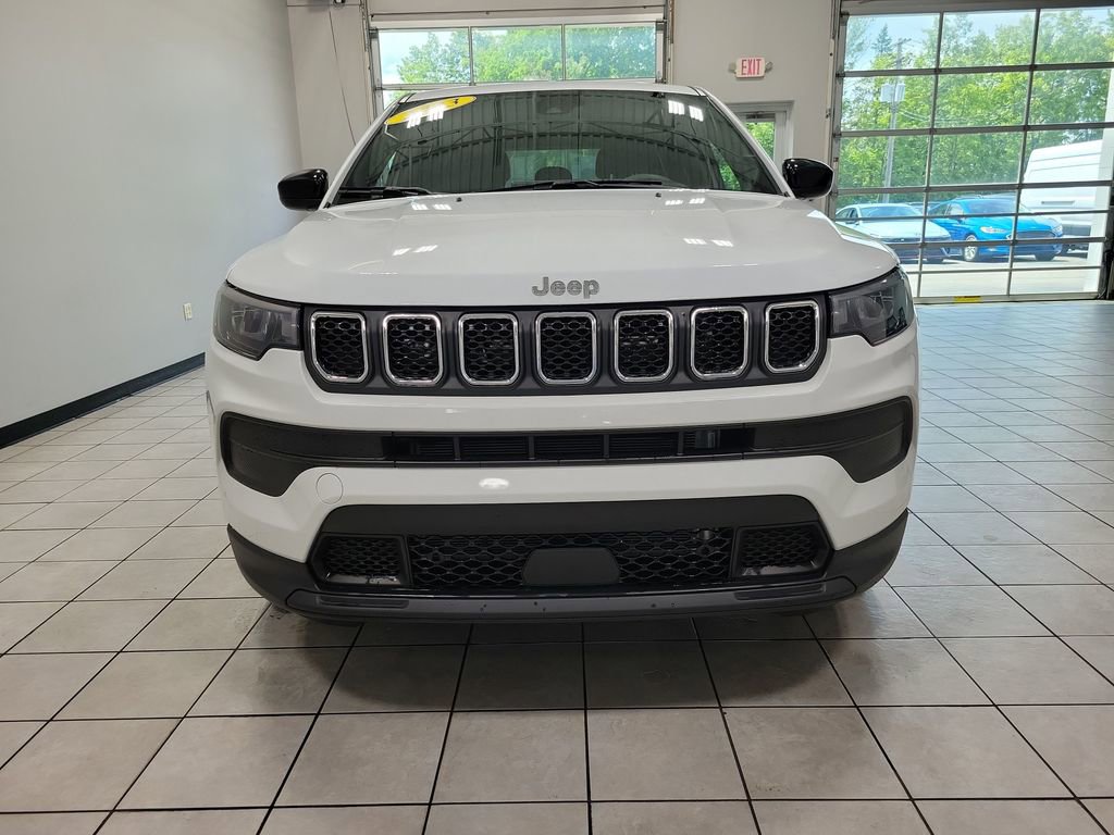 Used 2023 Jeep Compass Sport AWD/4WD image 6