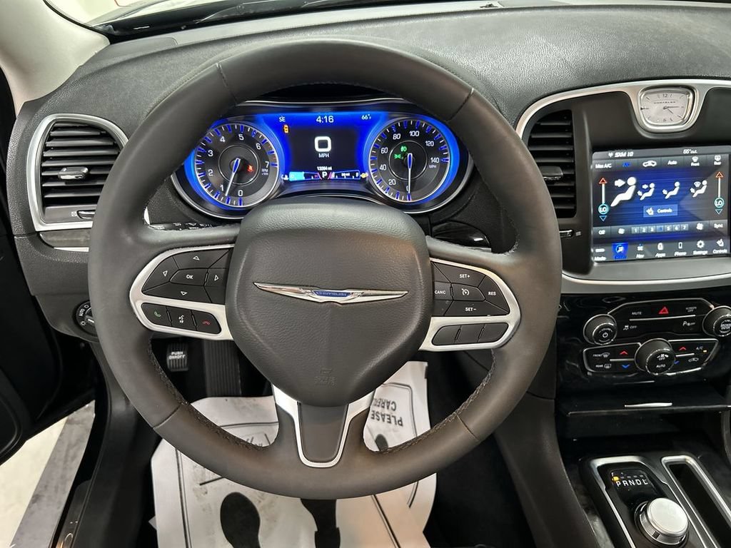 Used 2023 Chrysler 300 Touring L w/ Popular Equipment Group AWD/4WD image 4