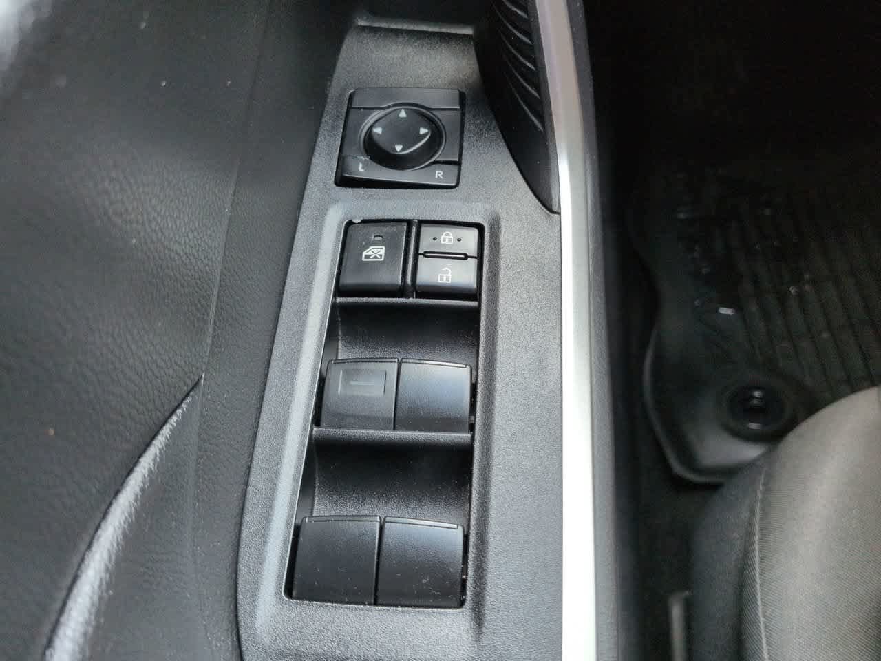 Used 2021 Toyota RAV4 XLE w/ Convenience Package FWD image 22