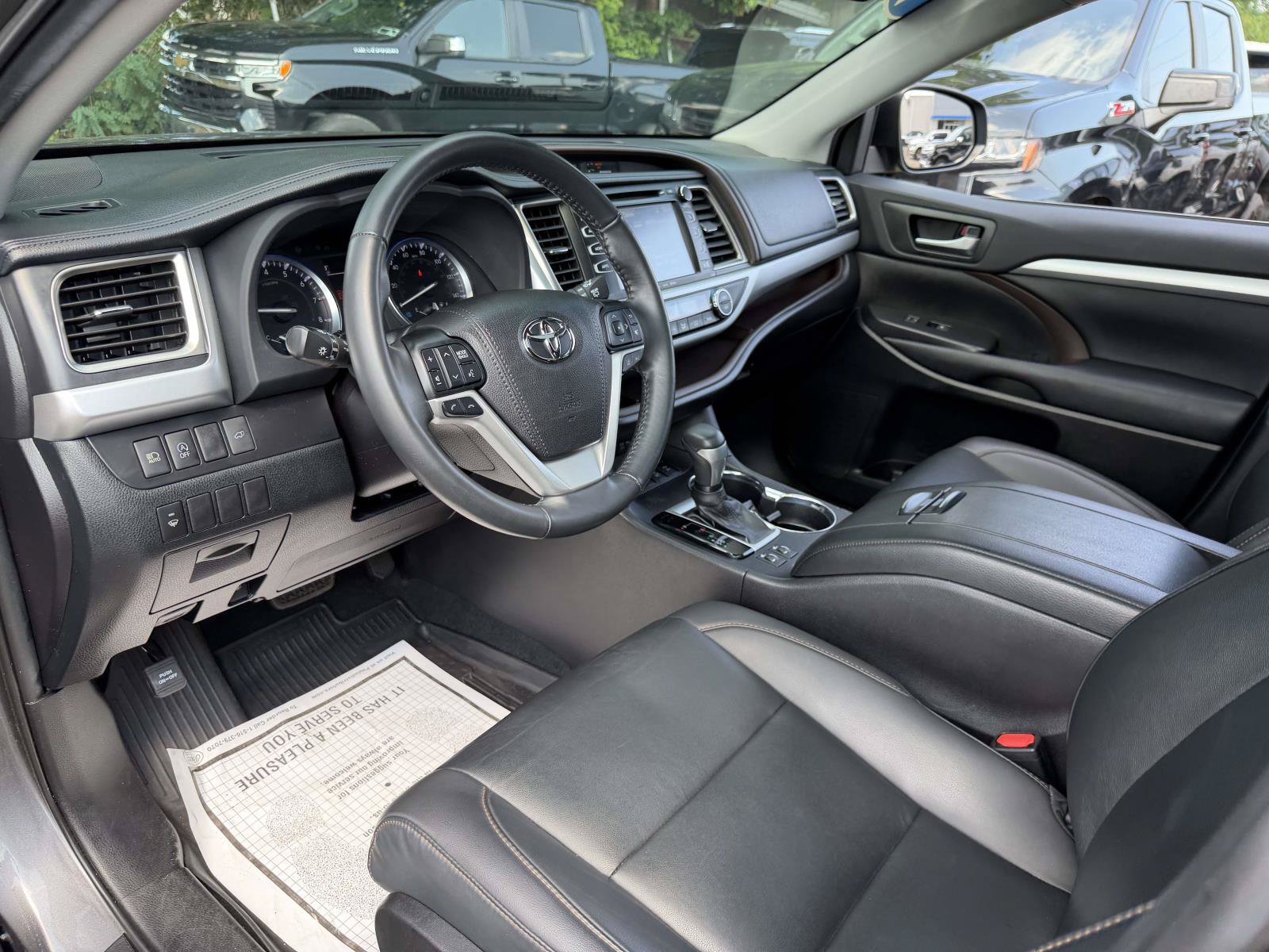 Used 2019 Toyota Highlander XLE AWD/4WD image 13