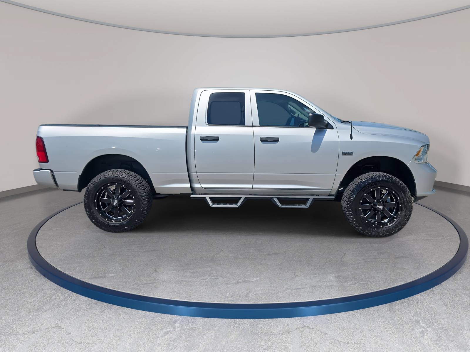Used 2017 RAM 1500 Express RWD image 4