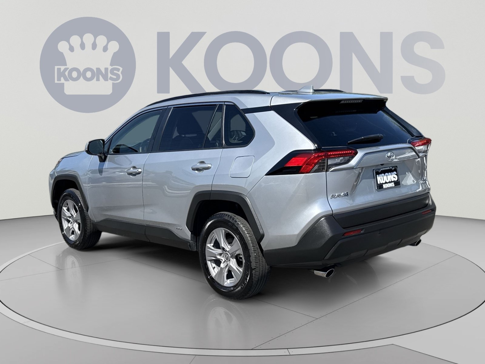 Used 2025 Toyota RAV4 XLE AWD/4WD image 4