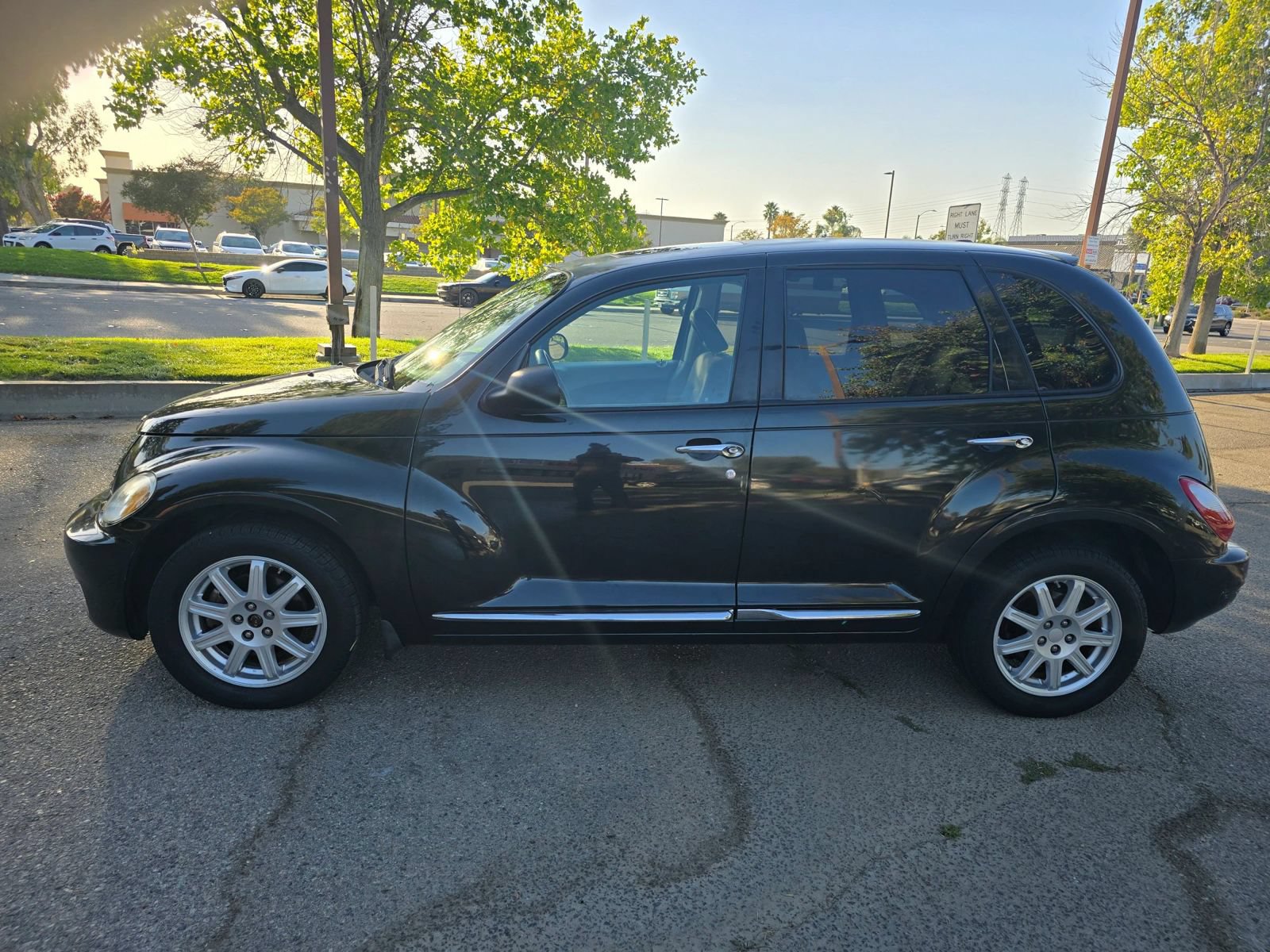 Used 2010 Chrysler PT Cruiser w/ Convenience Group FWD image 8
