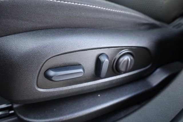 Certified 2023 GMC Acadia SLE w/ Driver Convenience Package image 18