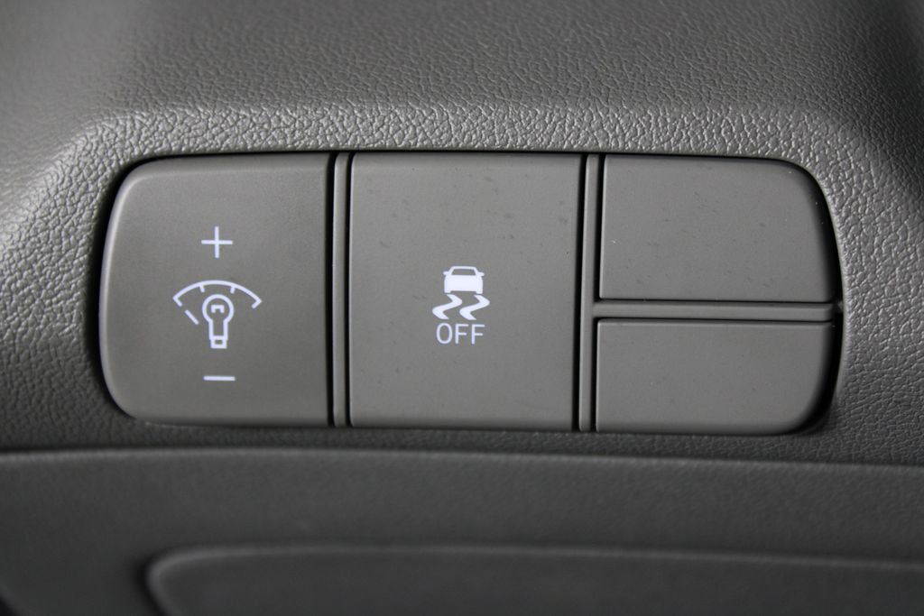 Used 2025 Hyundai Elantra SEL image 23