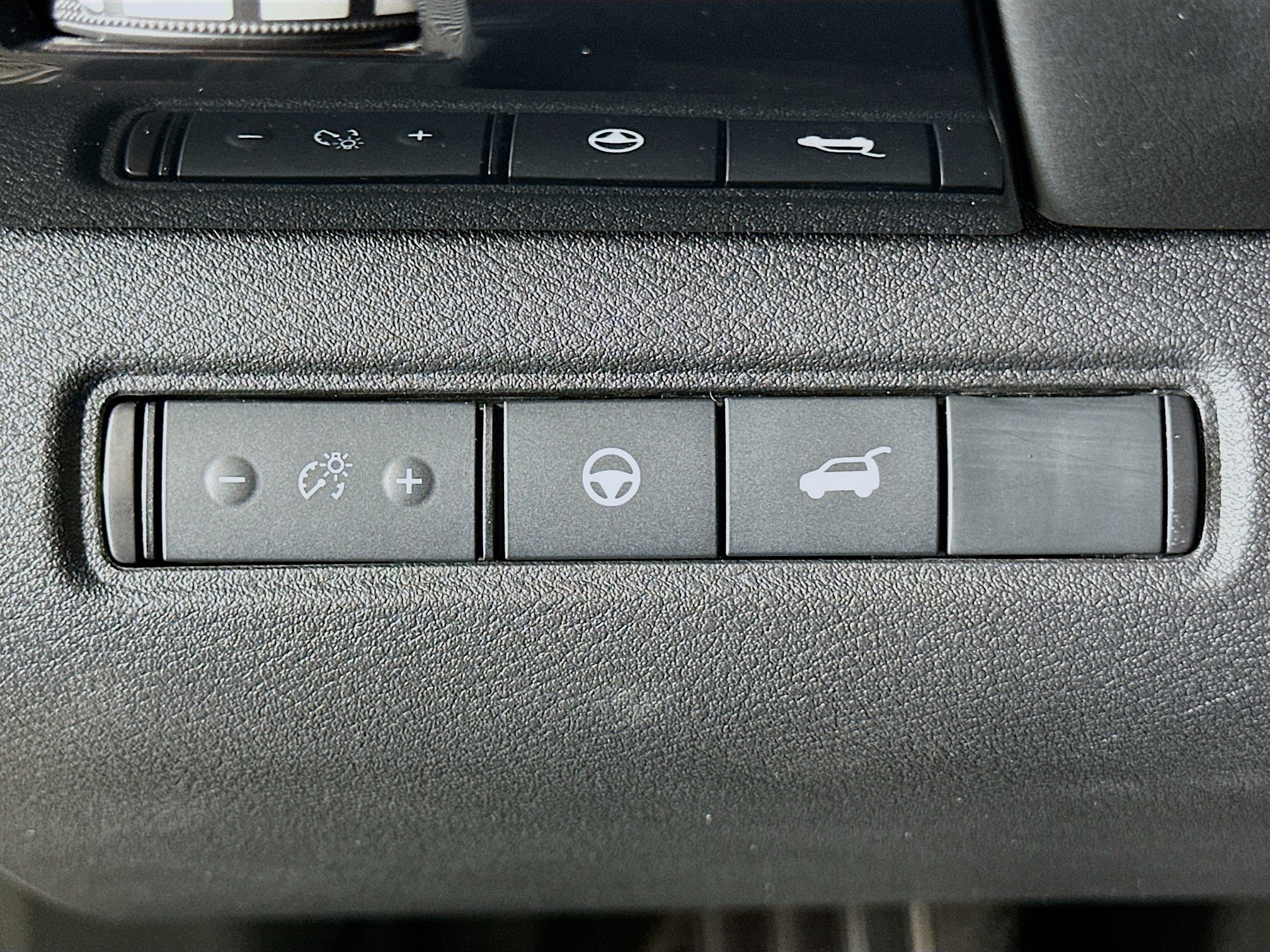 Used 2025 Nissan Pathfinder SV FWD image 17