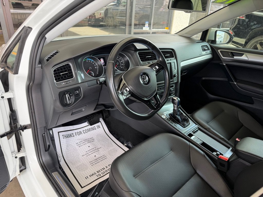 Used 2016 Volkswagen e-Golf SEL Premium w/ Driver Assistance Package FWD image 7