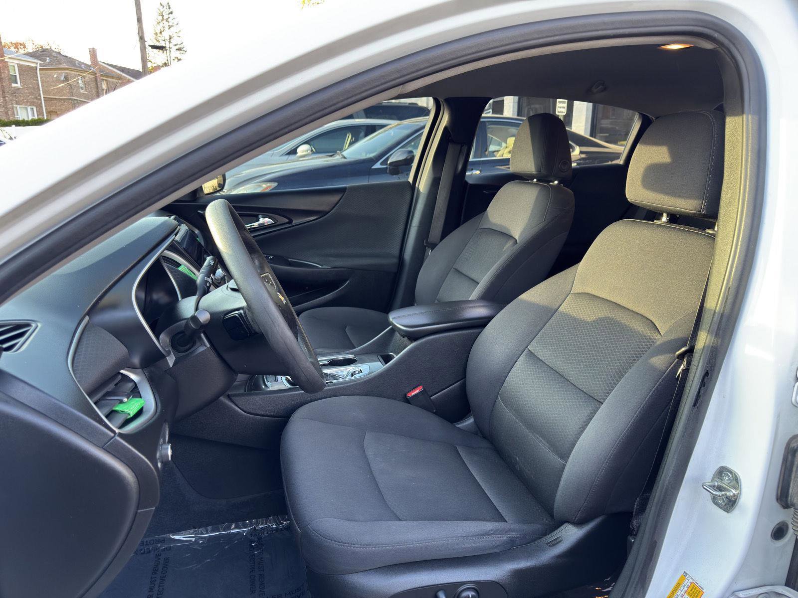 Used 2022 Chevrolet Malibu LT FWD image 17