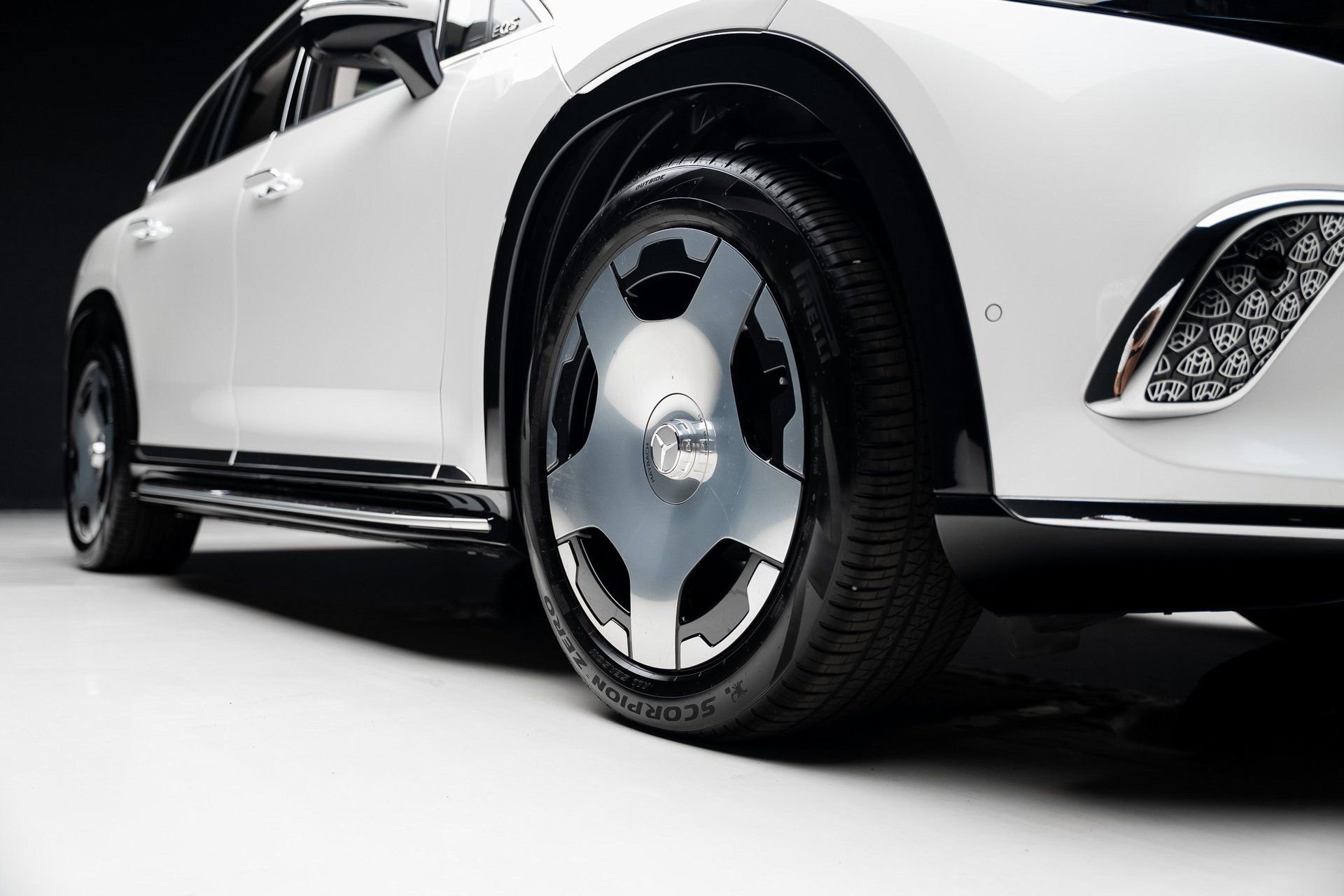 Used 2024 Mercedes-Benz Maybach EQS 680 4MATIC image 77