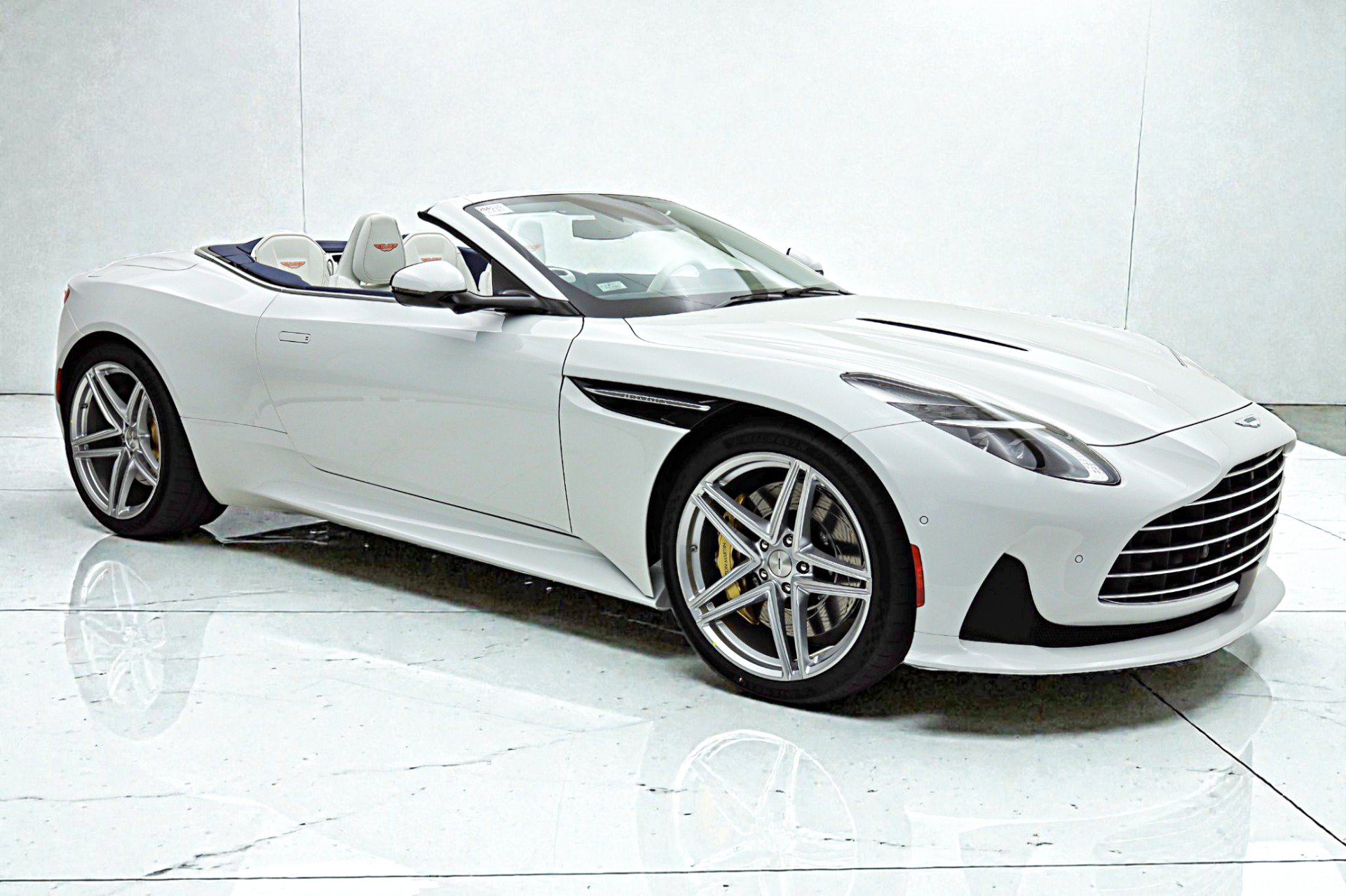 Used 2026 Aston Martin DB12 Convertible RWD image 22