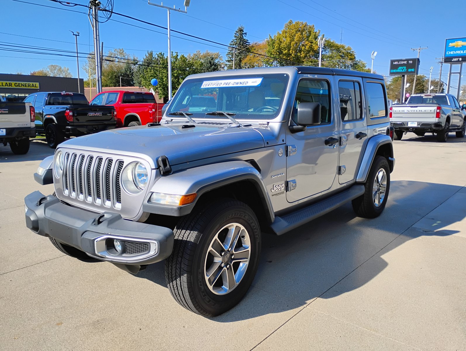 Used 2018 Jeep Wrangler Unlimited Sahara AWD/4WD image 14