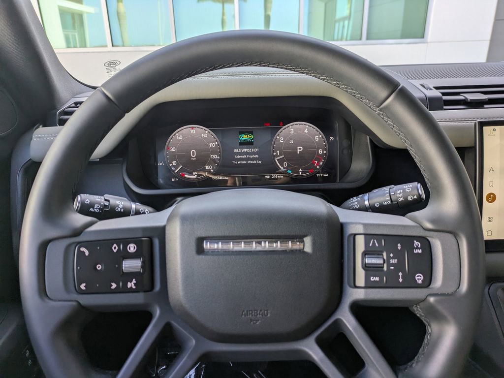 Used 2025 Land Rover Defender 110 S image 29