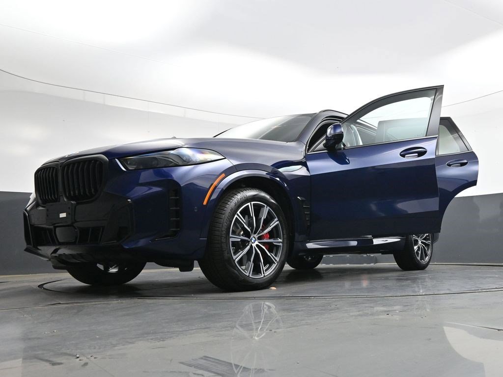 Used 2026 BMW X5 xDrive40i w/ M Sport Package AWD/4WD image 39