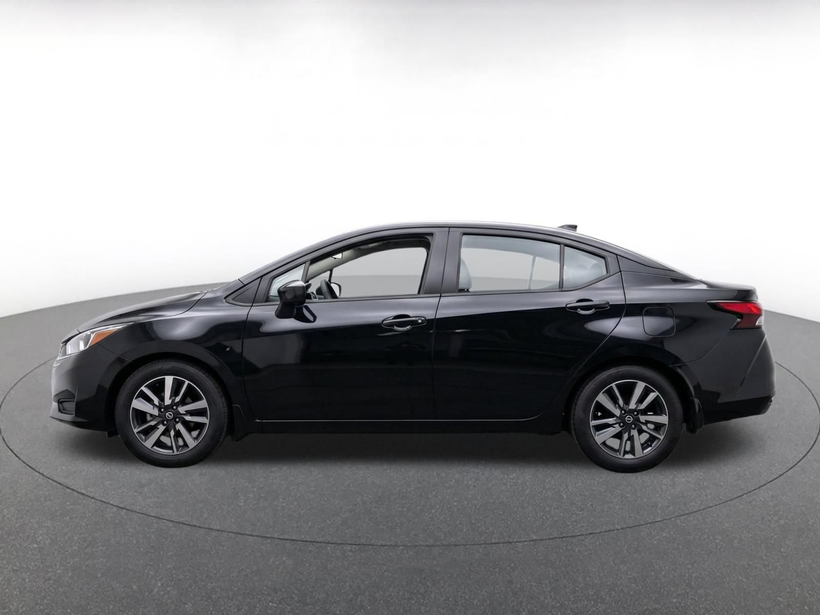 Used 2025 Nissan Versa SV FWD image 4