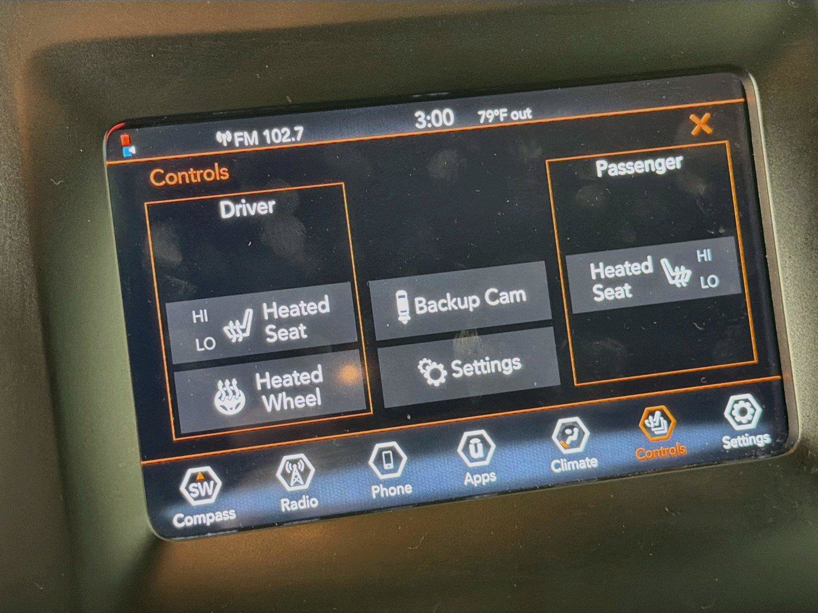 Used 2019 Jeep Cherokee Latitude Plus w/ Cold Weather Group AWD/4WD image 25