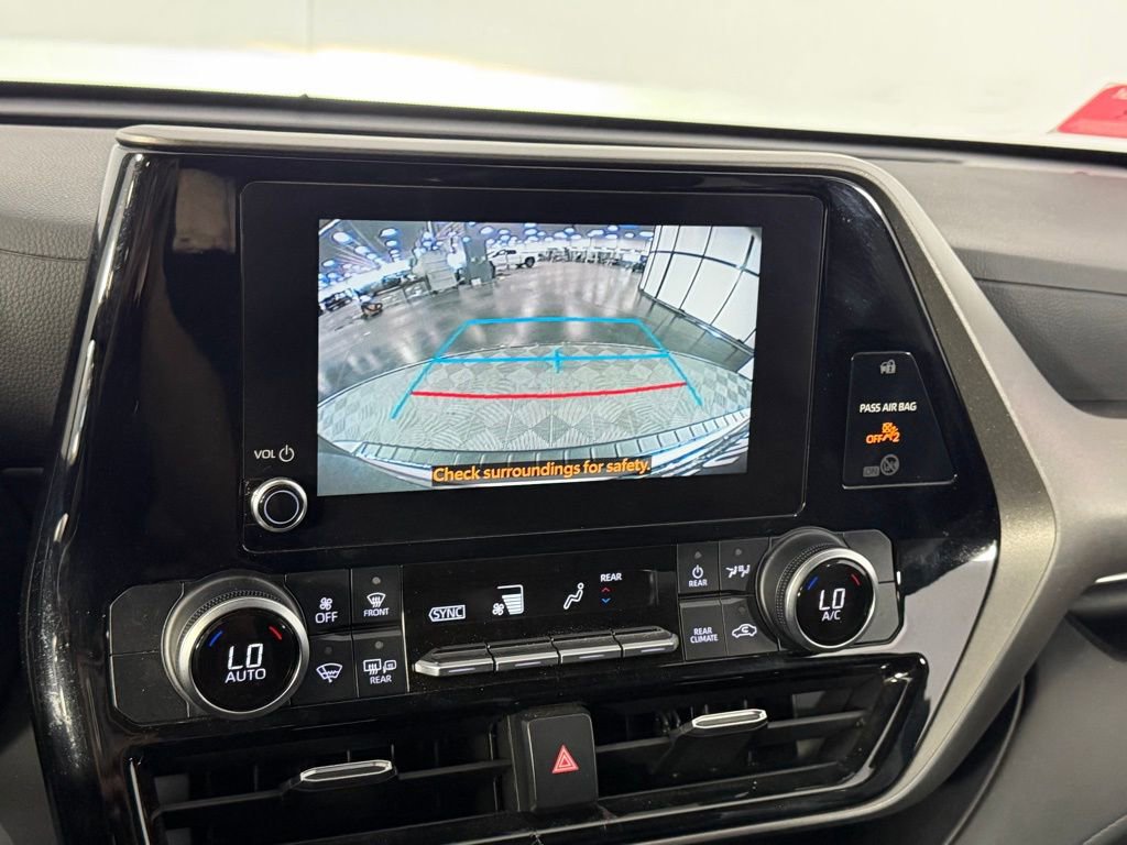 Used 2023 Toyota Highlander LE image 18