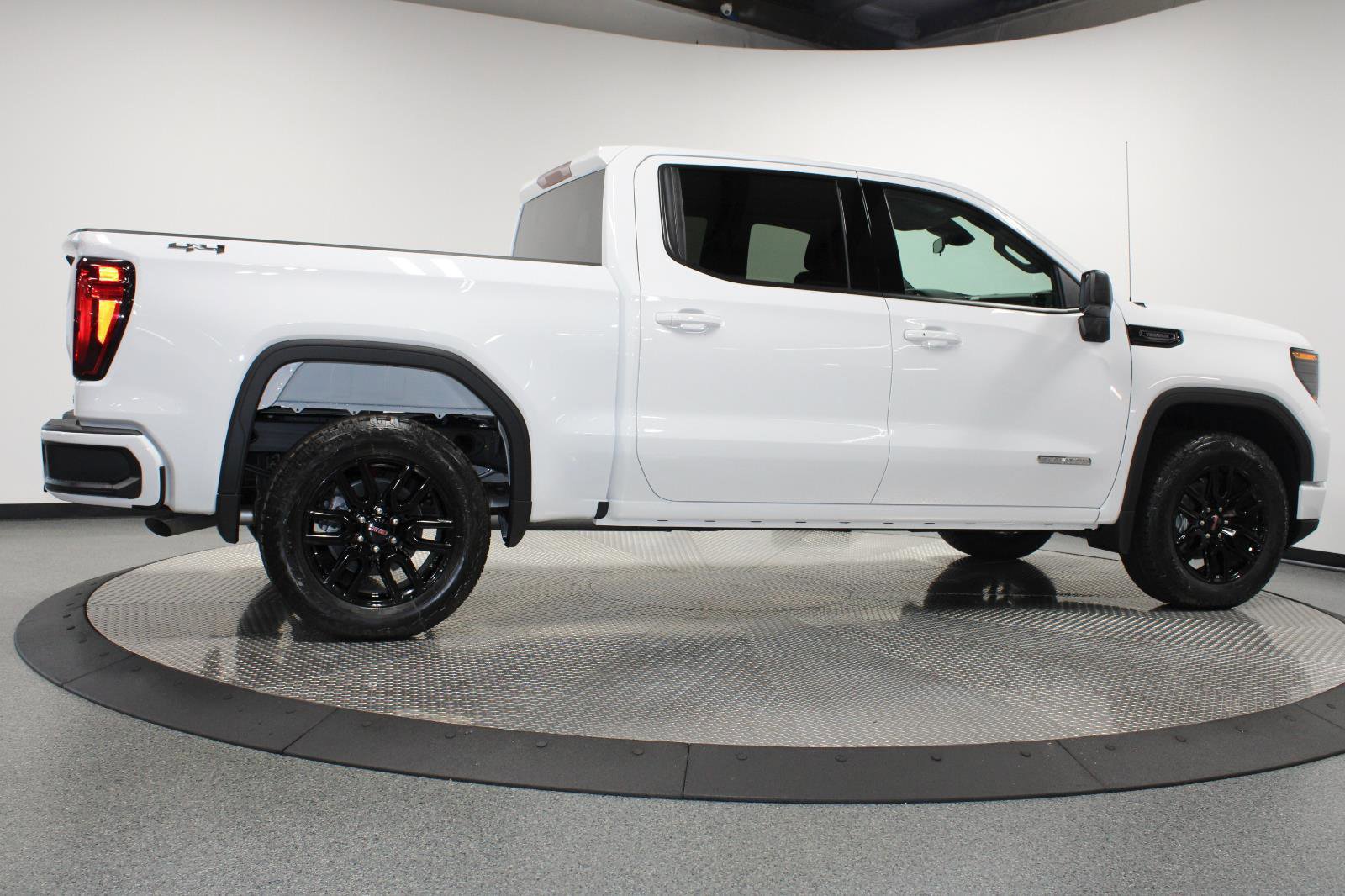 New 2025 GMC Sierra 1500 Elevation image 17