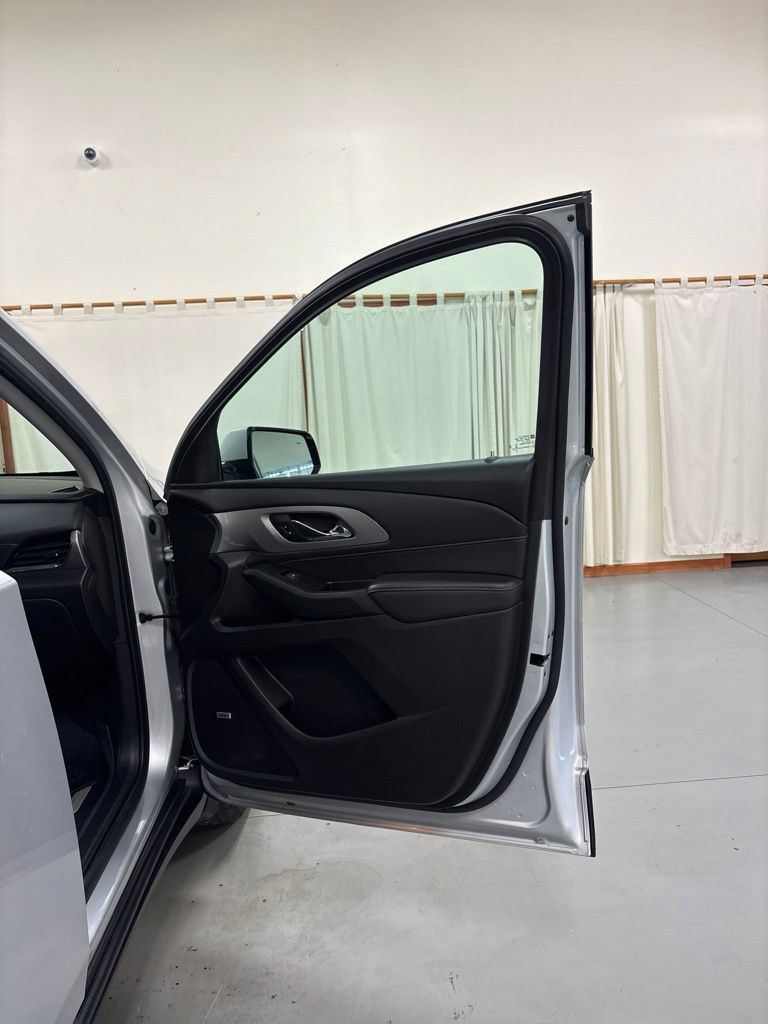 Used 2020 Chevrolet Traverse RS FWD image 29