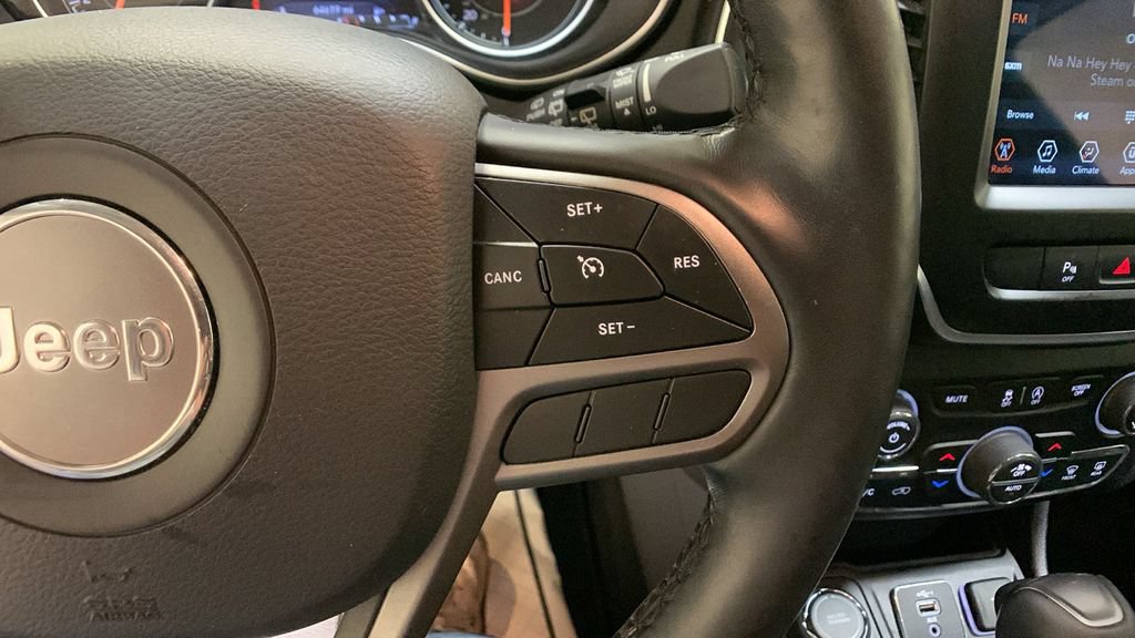 Used 2021 Jeep Cherokee Latitude Lux w/ Comfort/Convenience Group AWD/4WD image 33