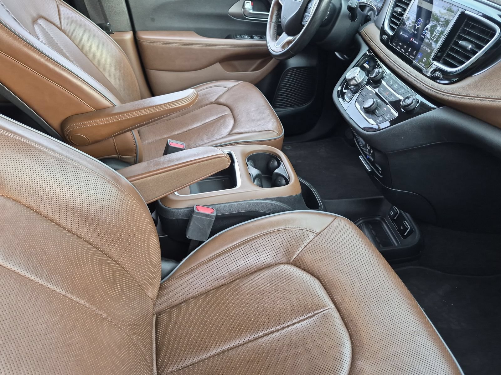 Used 2019 Chrysler Pacifica Limited w/ Tire & Wheel Group FWD image 19