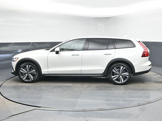 Used 2025 Volvo V60 B5 Cross Country Plus image 5