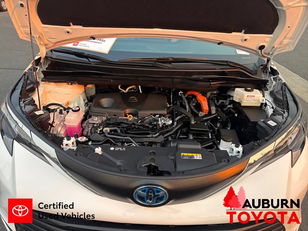Certified 2025 Toyota Sienna LE AWD/4WD image 16