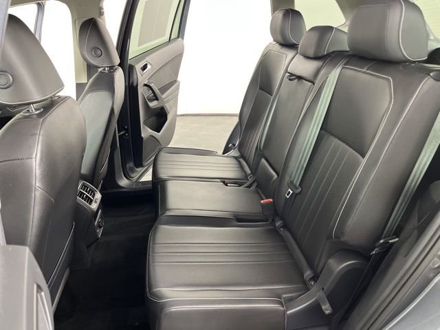 Used 2023 Volkswagen Tiguan SE image 43
