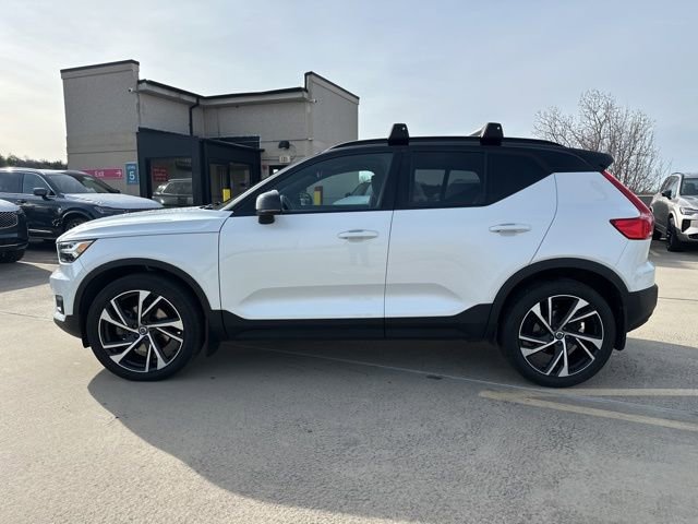 Used 2021 Volvo XC40 T5 R-Design w/ Climate Package image 4