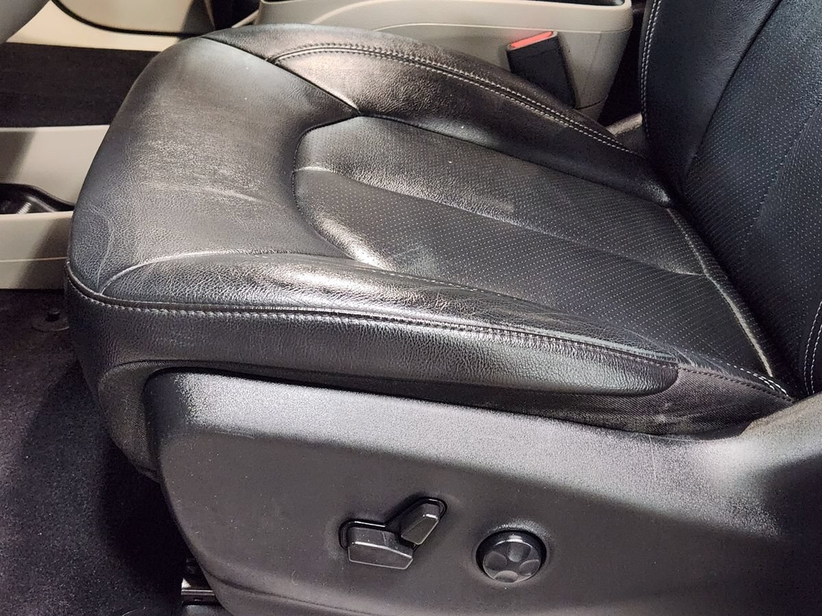 Used 2022 Chrysler Pacifica Touring-L w/ Uconnect Theater Family Group AWD/4WD image 46