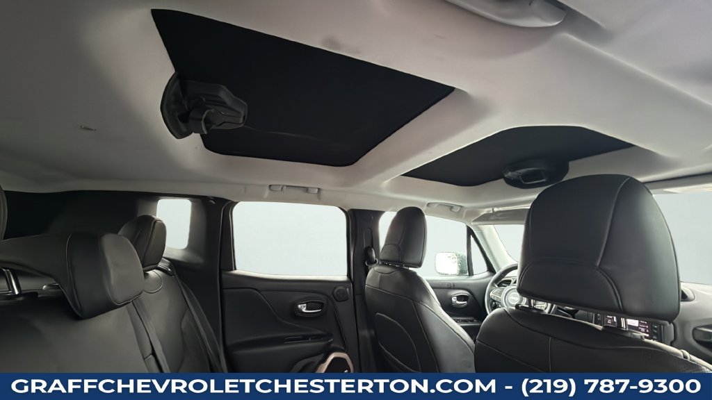 Used 2017 Jeep Renegade Trailhawk AWD/4WD image 40