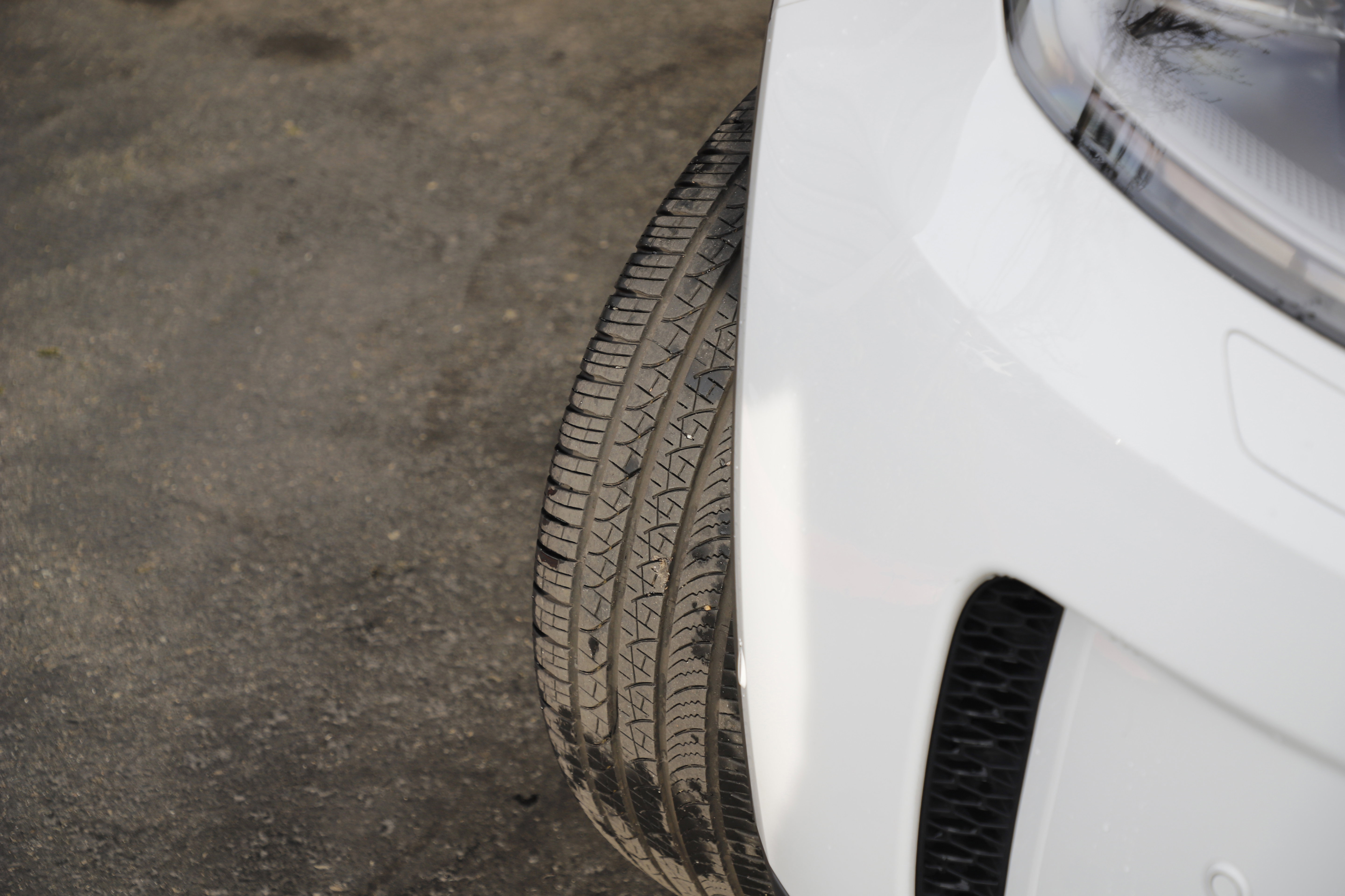 Certified 2025 Land Rover Discovery S image 3
