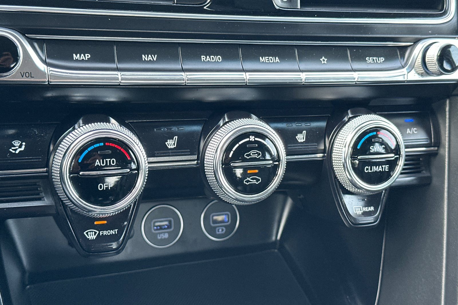 Used 2023 Genesis G70 2.0T image 21