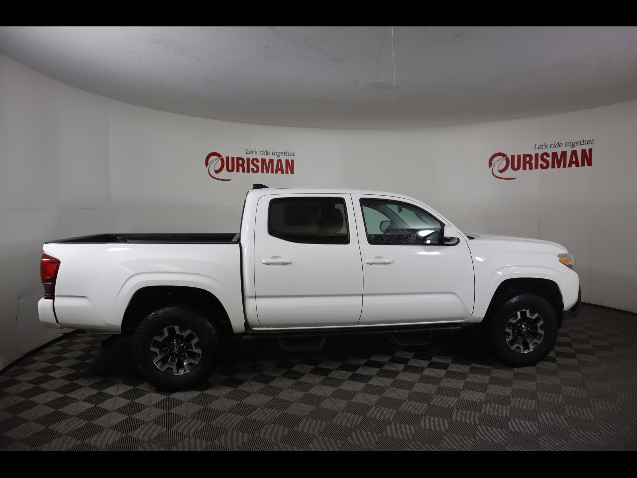 Used 2023 Toyota Tacoma SR AWD/4WD image 9