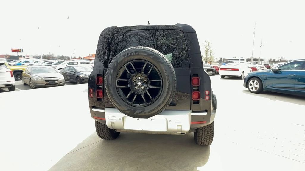 Used 2025 Land Rover Defender 110 S image 7
