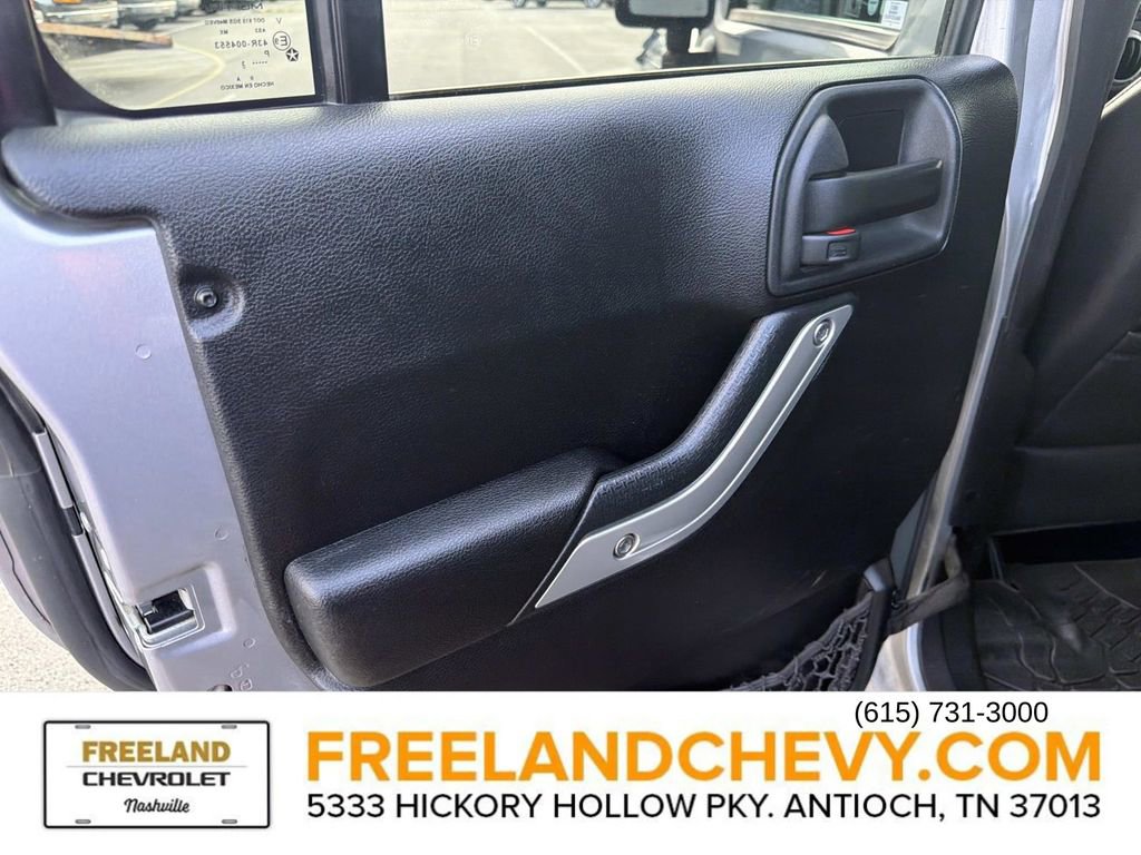 Used 2013 Jeep Wrangler Unlimited Rubicon w/ Connectivity Group image 14