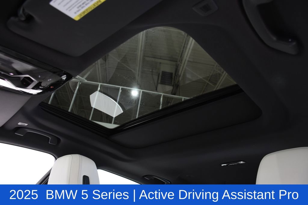 Used 2025 BMW 530i xDrive w/ Premium Package image 25