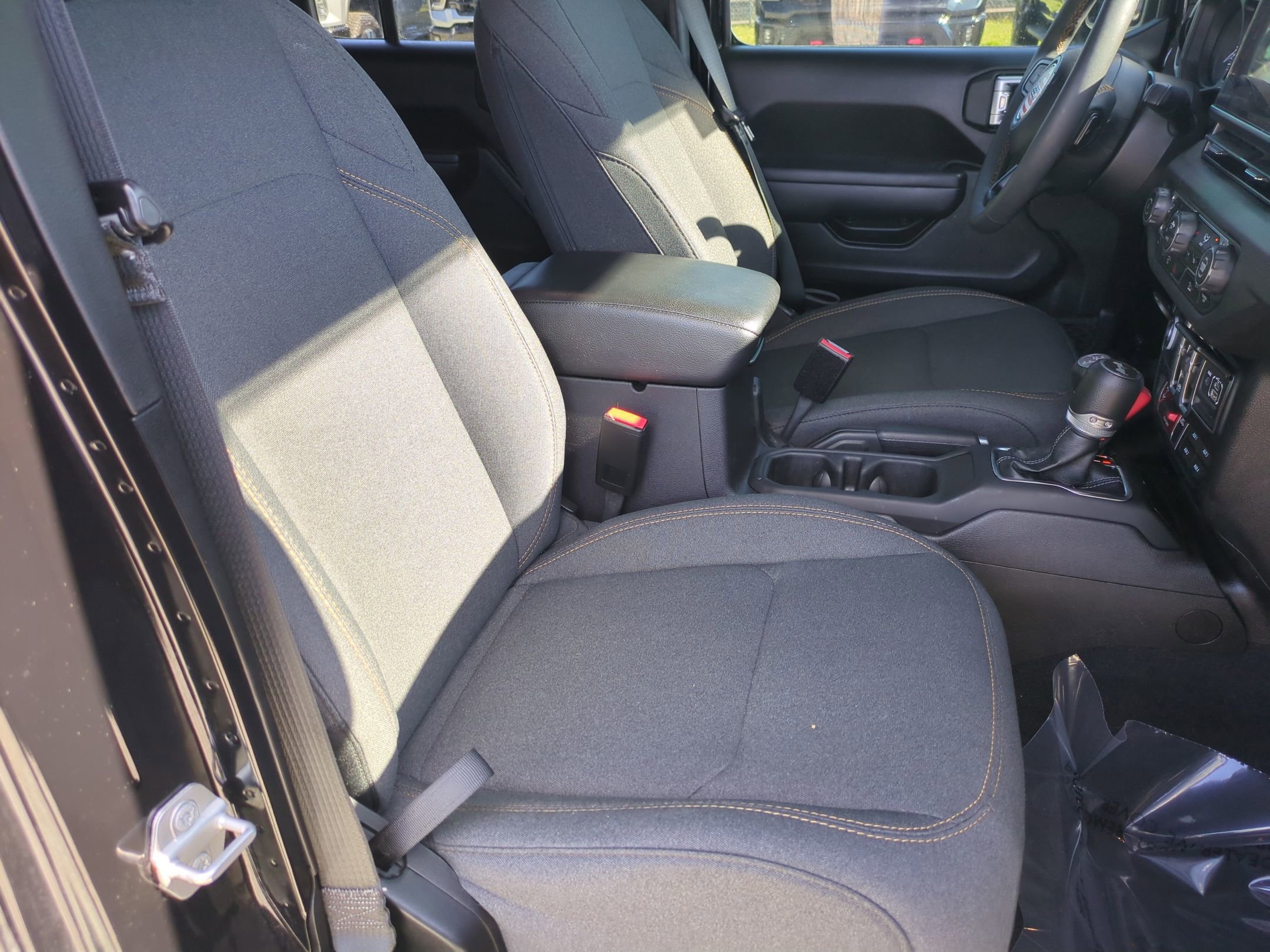 Used 2024 Jeep Wrangler Unlimited AWD/4WD image 32