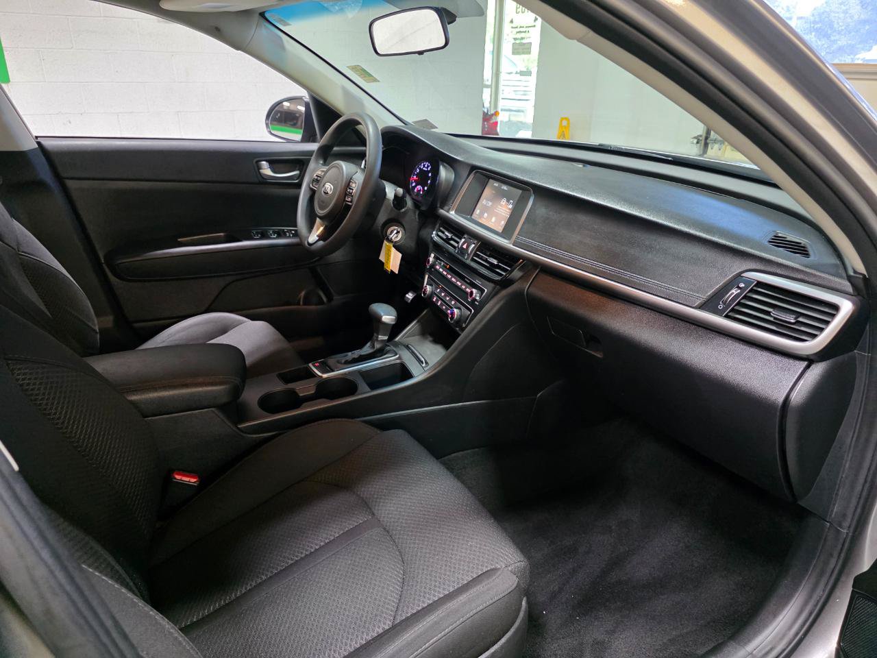 Used 2018 Kia Optima LX FWD image 24