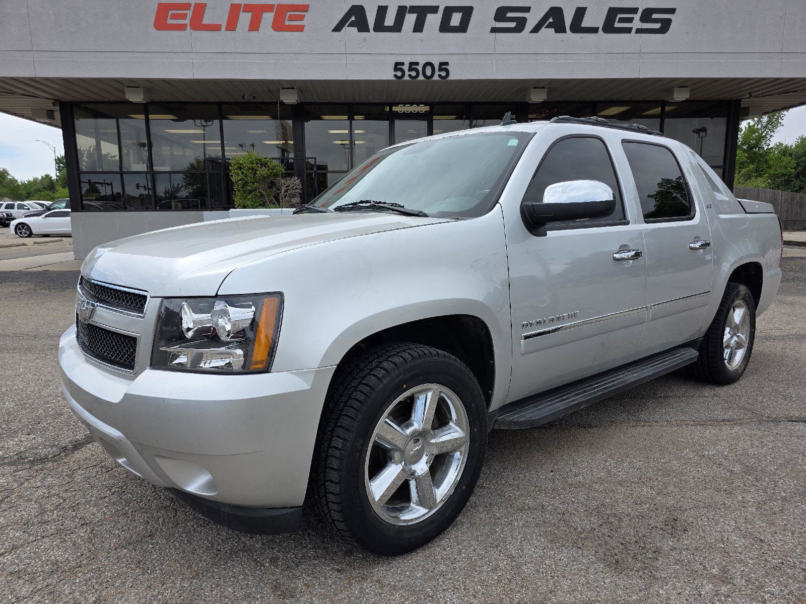 Used 2012 Chevrolet Avalanche LTZ AWD/4WD image 1