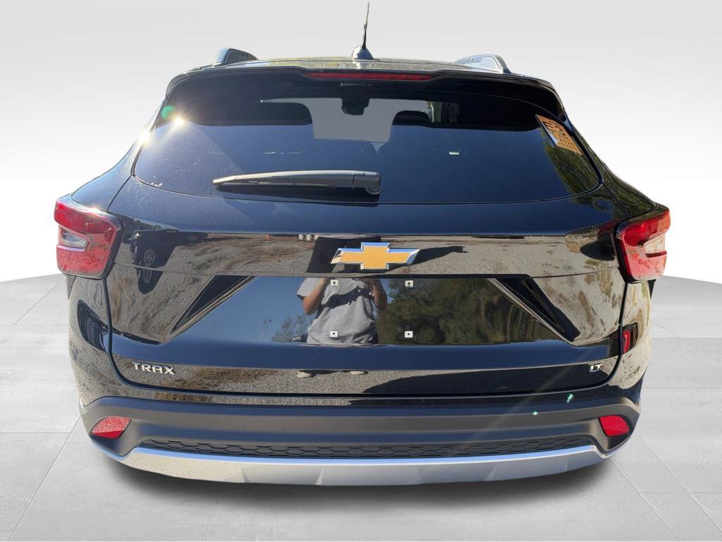 Used 2025 Chevrolet Trax LT FWD image 37