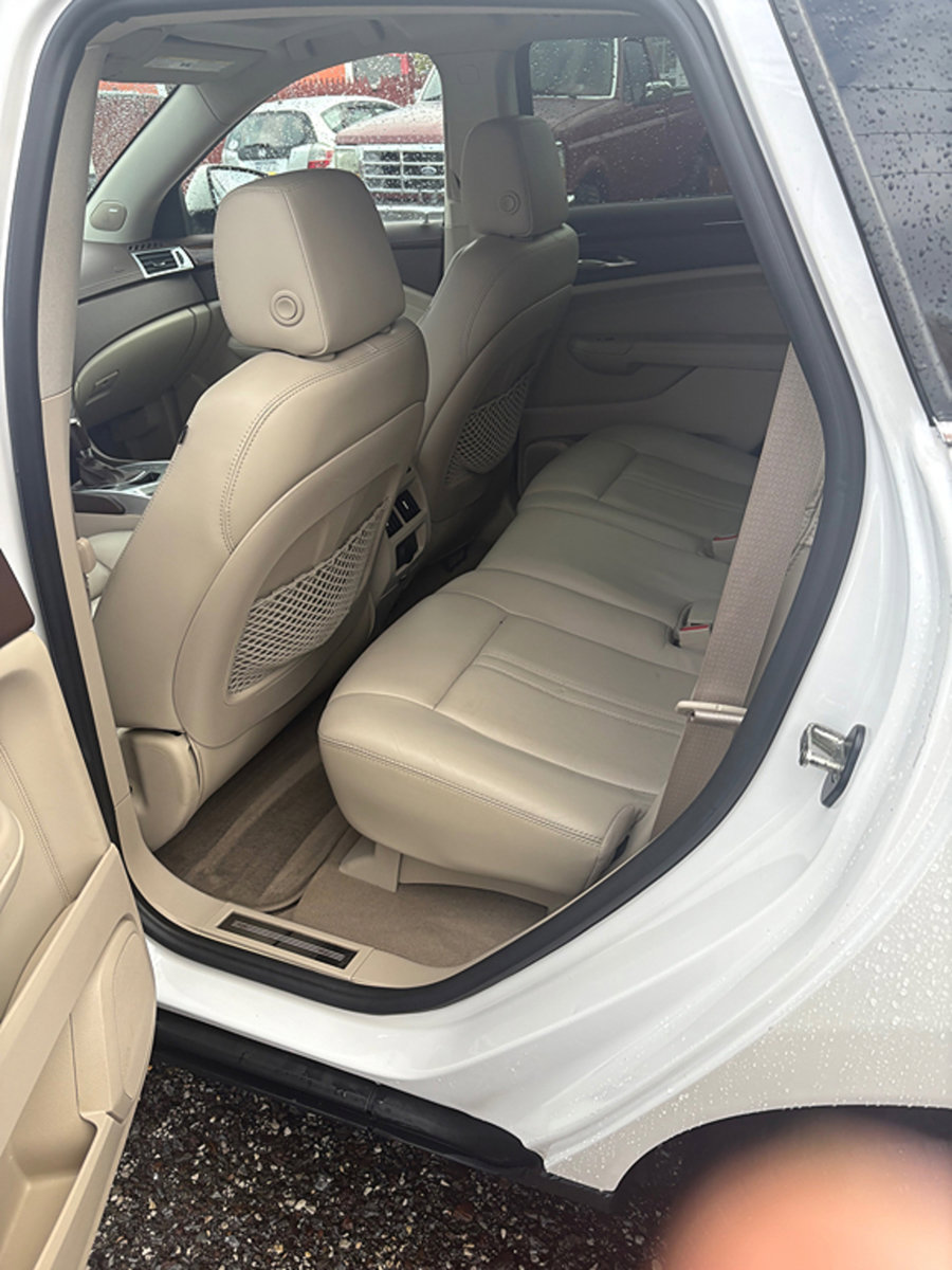Used 2011 Cadillac SRX Luxury image 4