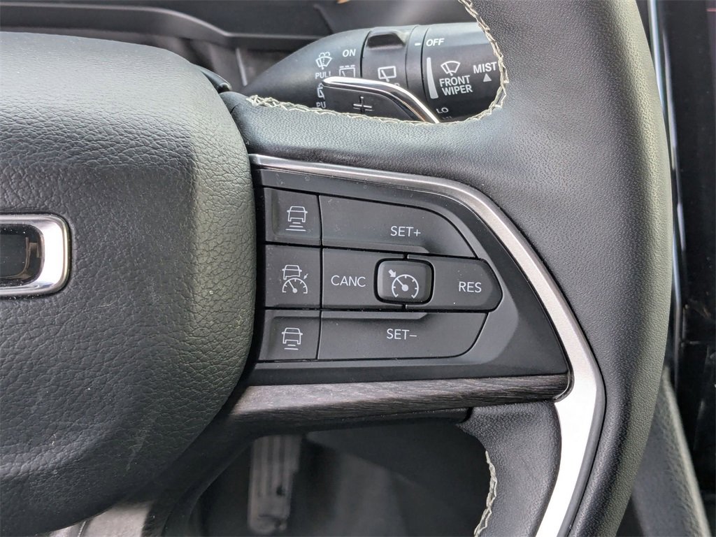 Used 2024 Jeep Grand Cherokee L Limited w/ Luxury Tech Group II image 20