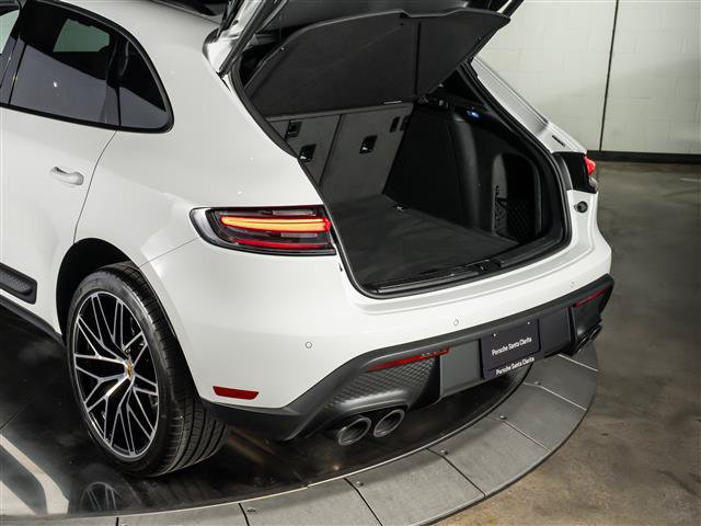 Certified 2026 Porsche Macan AWD/4WD image 33