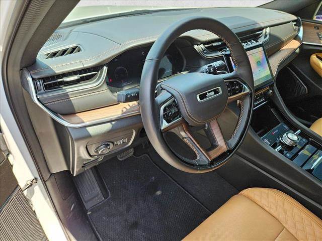 Used 2025 Jeep Grand Cherokee Summit w/ Obsidian Package AWD/4WD image 9