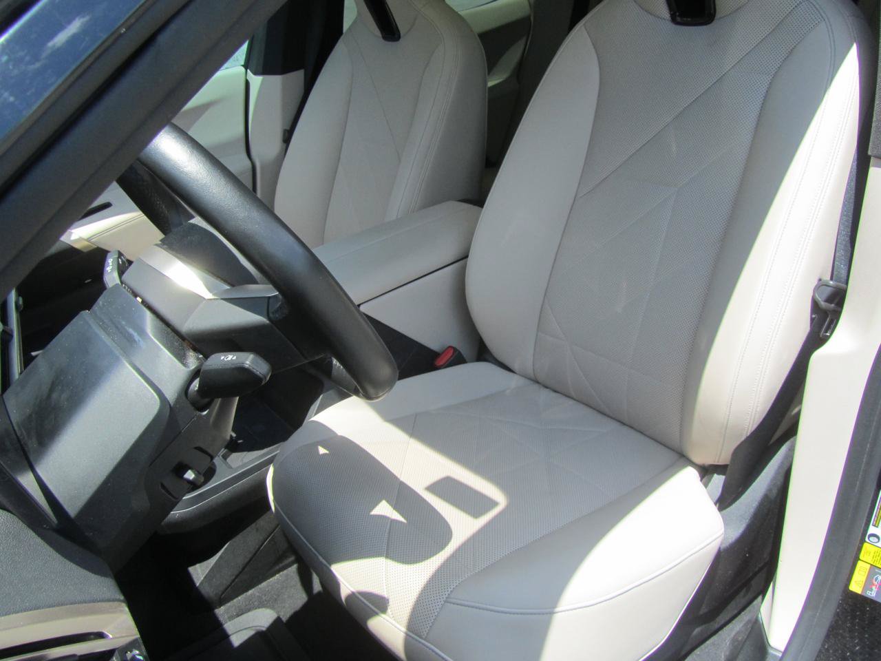 Used 2024 BMW iX xDrive50 w/ Sport Package AWD/4WD image 22