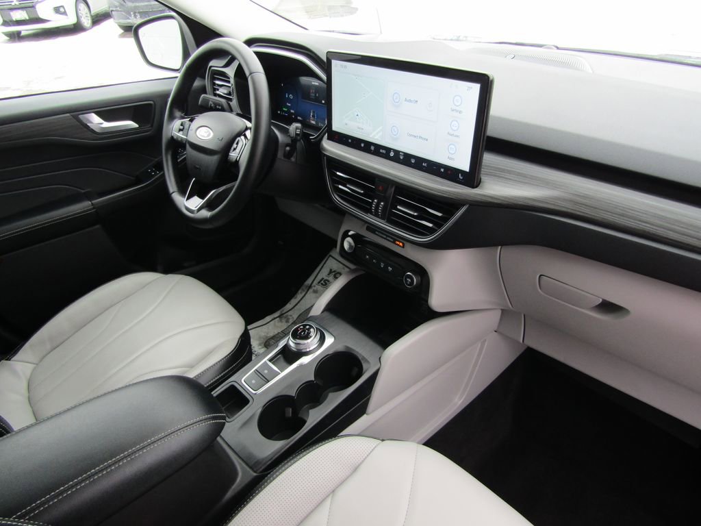 Used 2025 Ford Escape SE w/ PHEV Premium Package image 32