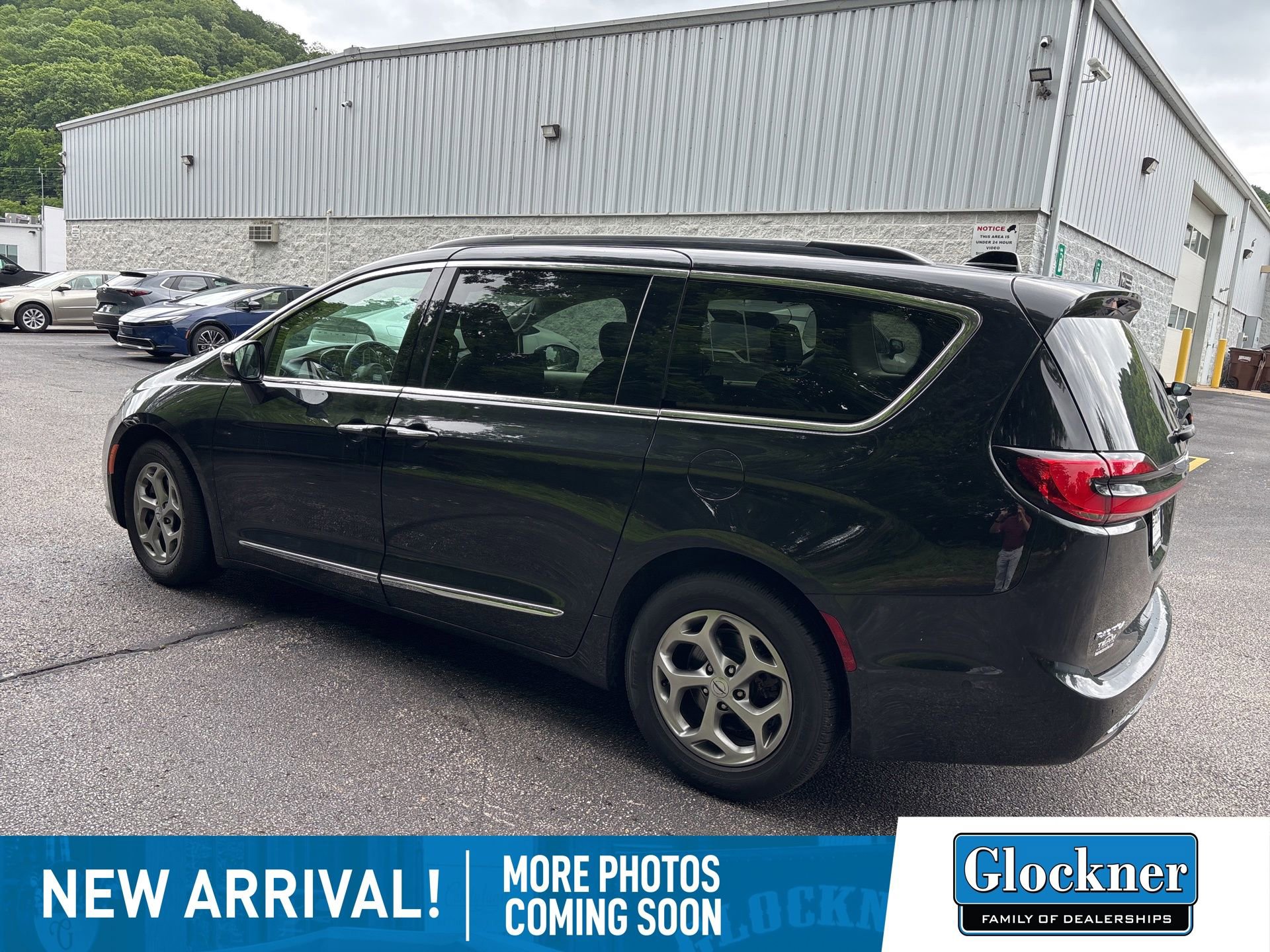 Used 2022 Chrysler Pacifica Limited FWD image 5
